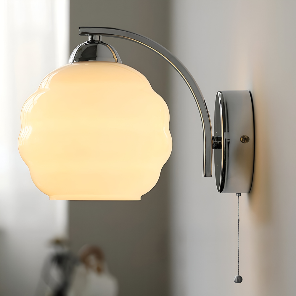 Künstlerische Milchweiße Wandleuchte für stilvolle Wohnbeleuchtung
