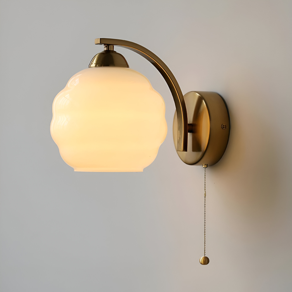 Künstlerische Milchweiße Wandleuchte für stilvolle Wohnbeleuchtung