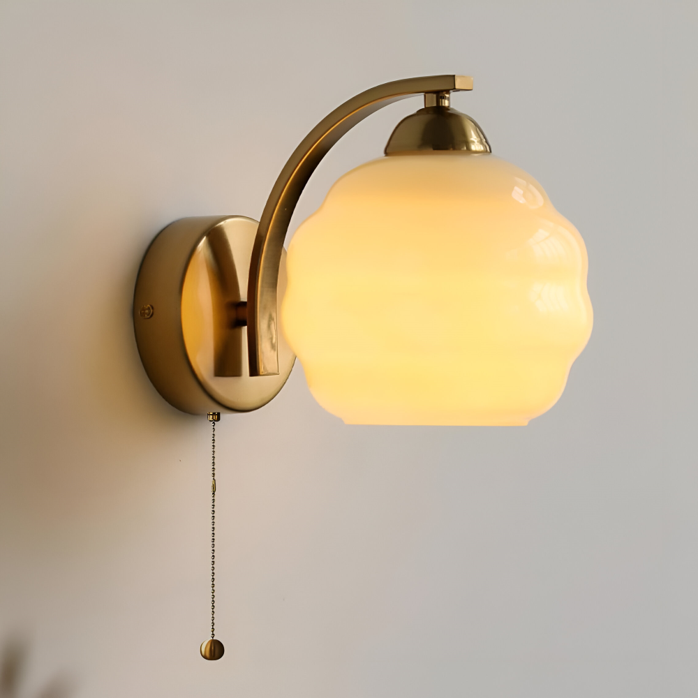 Künstlerische Milchweiße Wandleuchte für stilvolle Wohnbeleuchtung