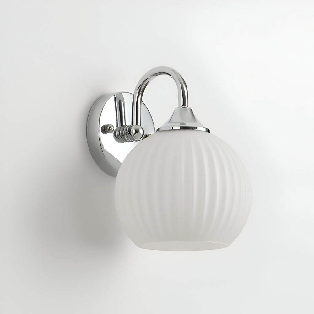 Zeitgenössische Kugelförmige Gestreifte Glas Wandleuchte - LED Wandleuchte mit Eisenakzent für das Wohnzimmer