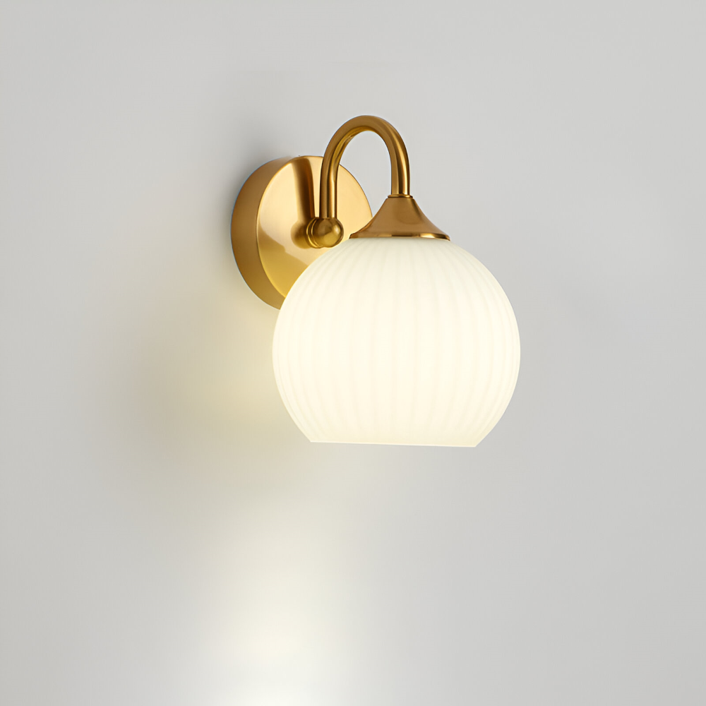 Zeitgenössische Kugelförmige Gestreifte Glas Wandleuchte - LED Wandleuchte mit Eisenakzent für das Wohnzimmer