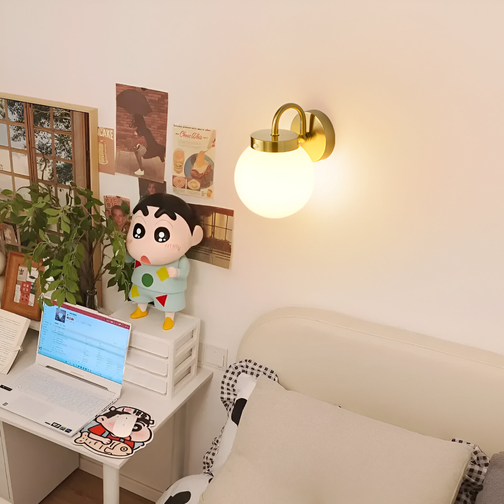 Zeitgenössische Kugelförmige Gestreifte Glas Wandleuchte - LED Wandleuchte mit Eisenakzent für das Wohnzimmer