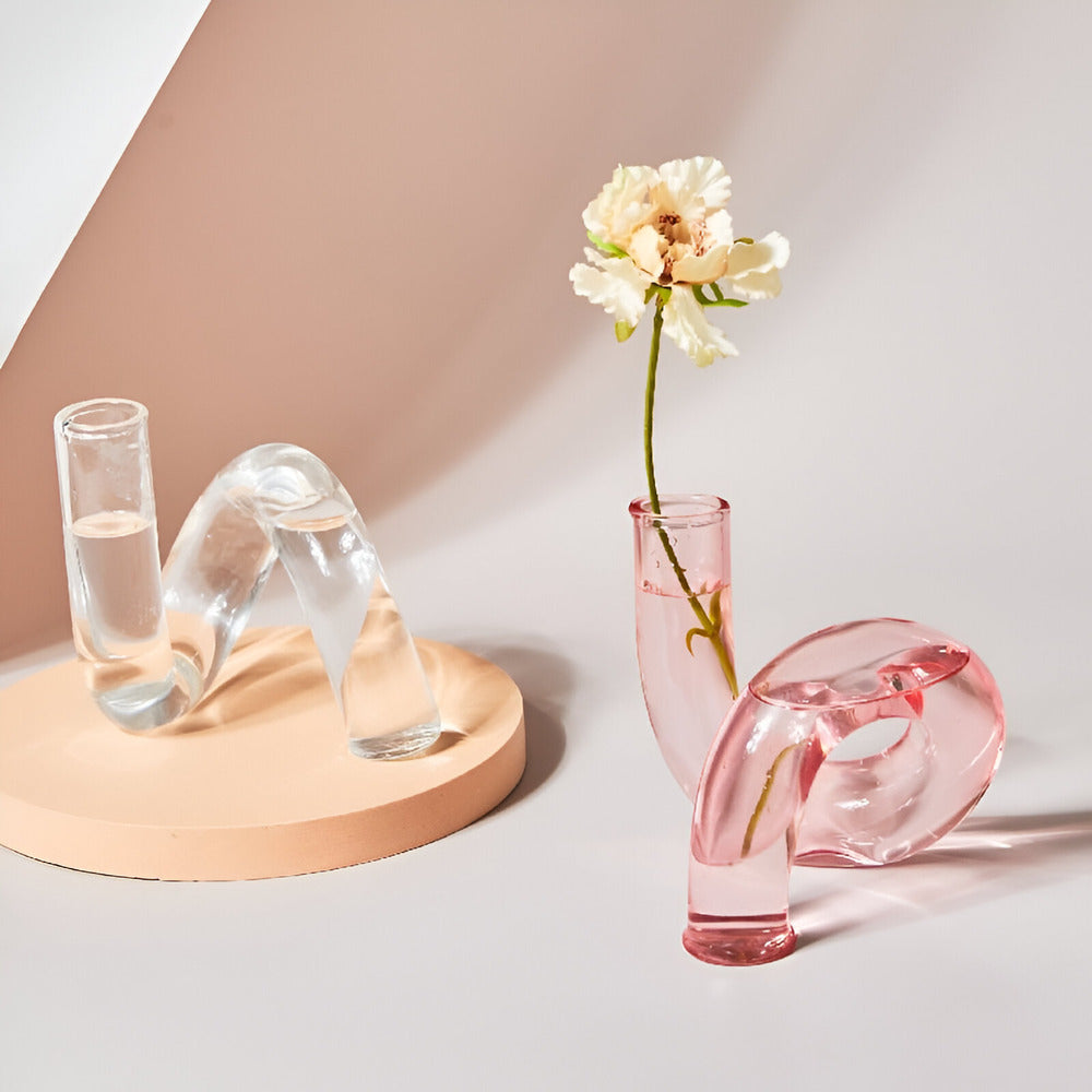 Elegante Glasvase mit integriertem Kerzenhalter für stilvolle Tischdekoration