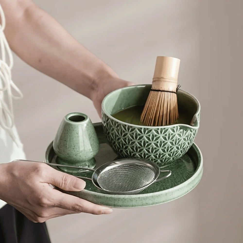 Elegantes Matcha Tee Set Grün - Japanisches Teezeremonie Set aus Keramik & Bambus – Matcha Schale (500ml), Besen & Sieb, 5/6-teilig