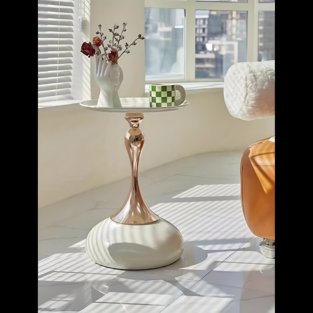 Eleganter Runder Weißer Beistelltisch  mit Goldener Basis - Zeitgenössischer Minimalistischer Metallbeistelltisch