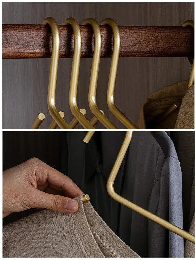 Elegante Kleiderbügel Set von 5 - Robustes Metall in Mattgold/Silber für Stilvolle Schränke 5