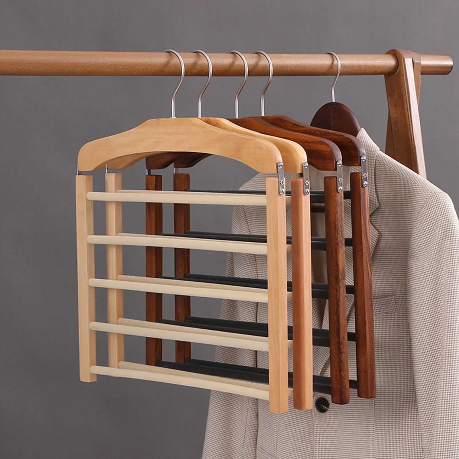 Eleganter Holz-Kleiderbügel - Stilvolles Massivholz Design für Ihre Garderobe 2