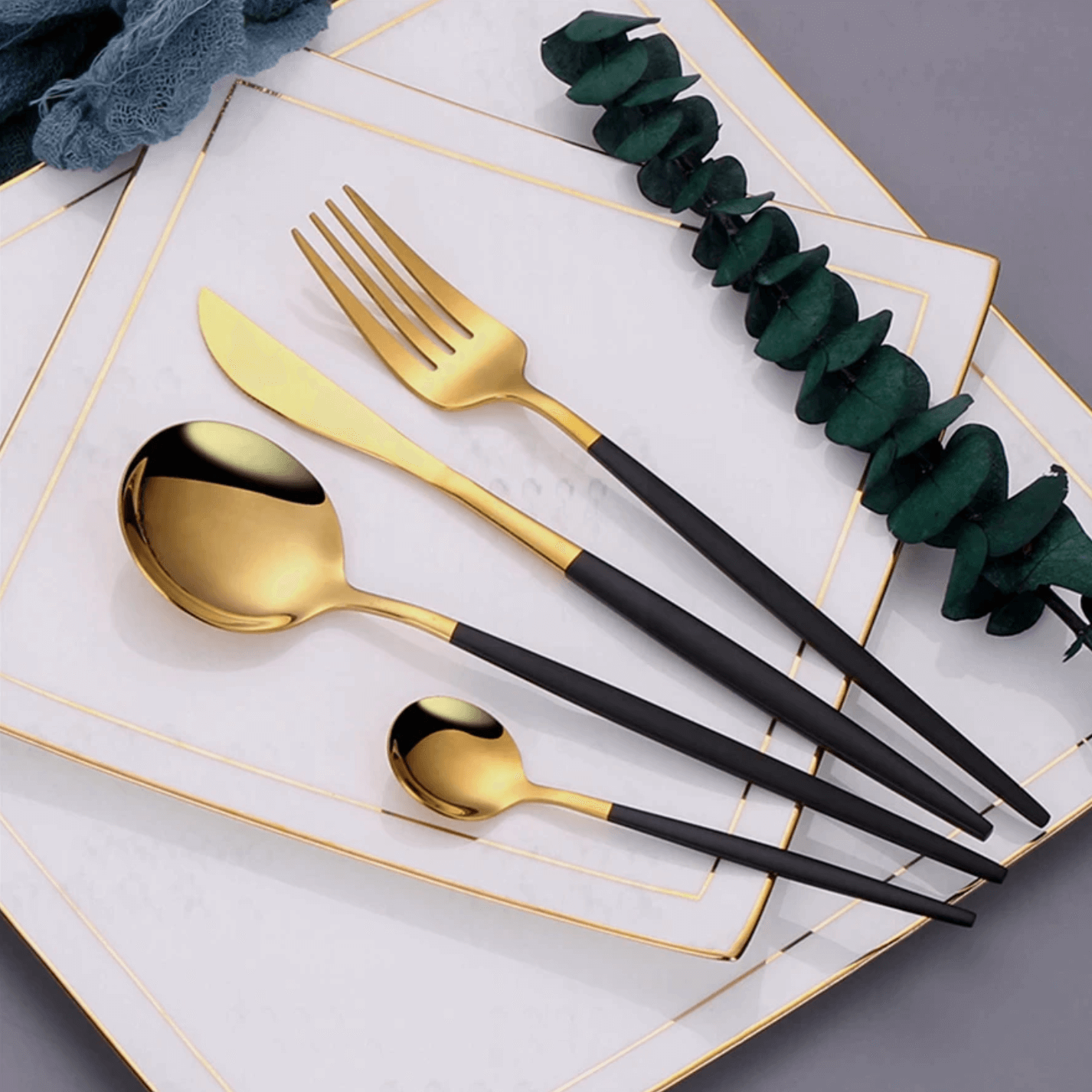 Elegantes 24-teilige Besteckset - Schwarzgold Edelstahl für Stilvolle Anlässe 2