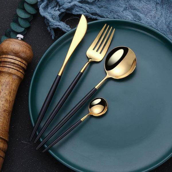 Elegantes 24-teilige Besteckset - Schwarzgold Edelstahl für Stilvolle Anlässe 6