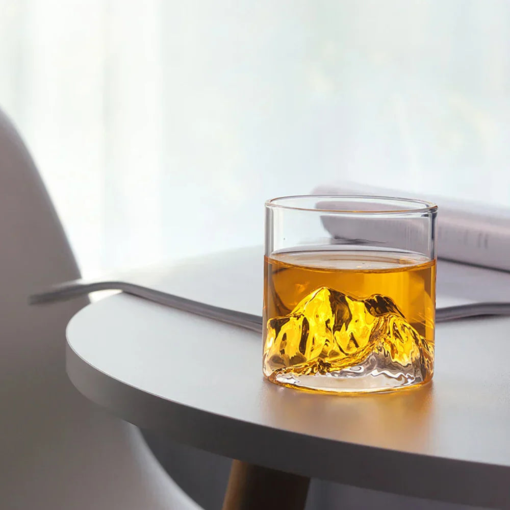 Elegantes 3D-Gebirgsdesign Whiskyglas - Hochwertiges Trinkgefäß für Genussliebhaber 0