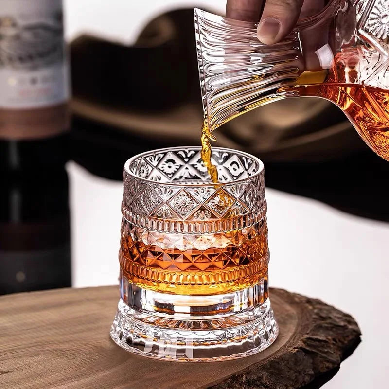 Elegantes Kristall Whiskyglas - 280 ml Rotierendes Design für Stilvollen Genuss 0