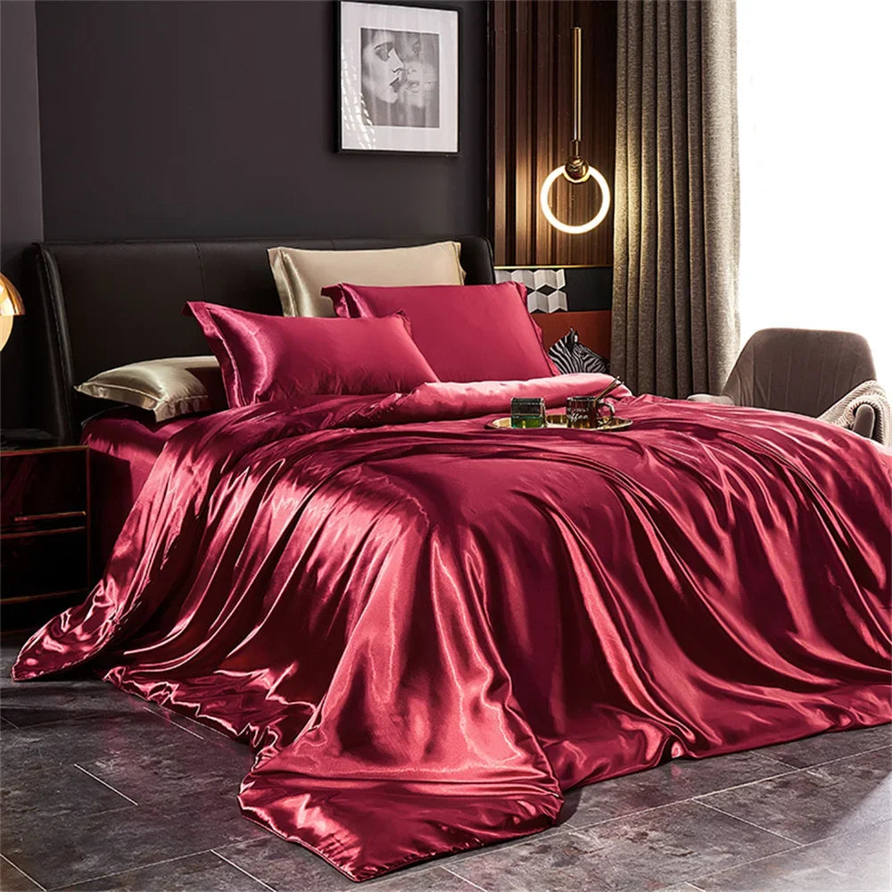 Satin-Bettwäsche-Set in Weinrot auf einem Doppelbett