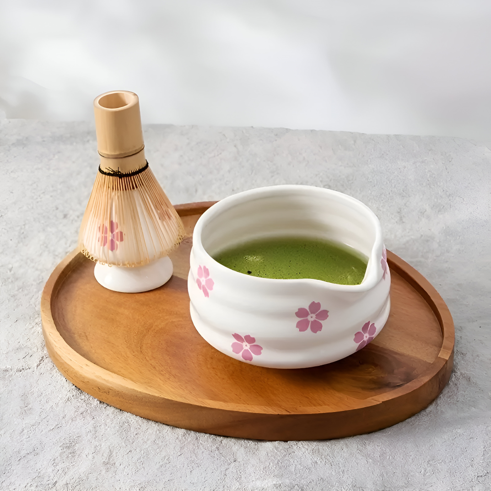 Florales Matcha Set Weiß (5-tlg.) mit Ausgießer-Schale, Chasen Bambusbesen & Halter – Keramik Teezeremonie Set