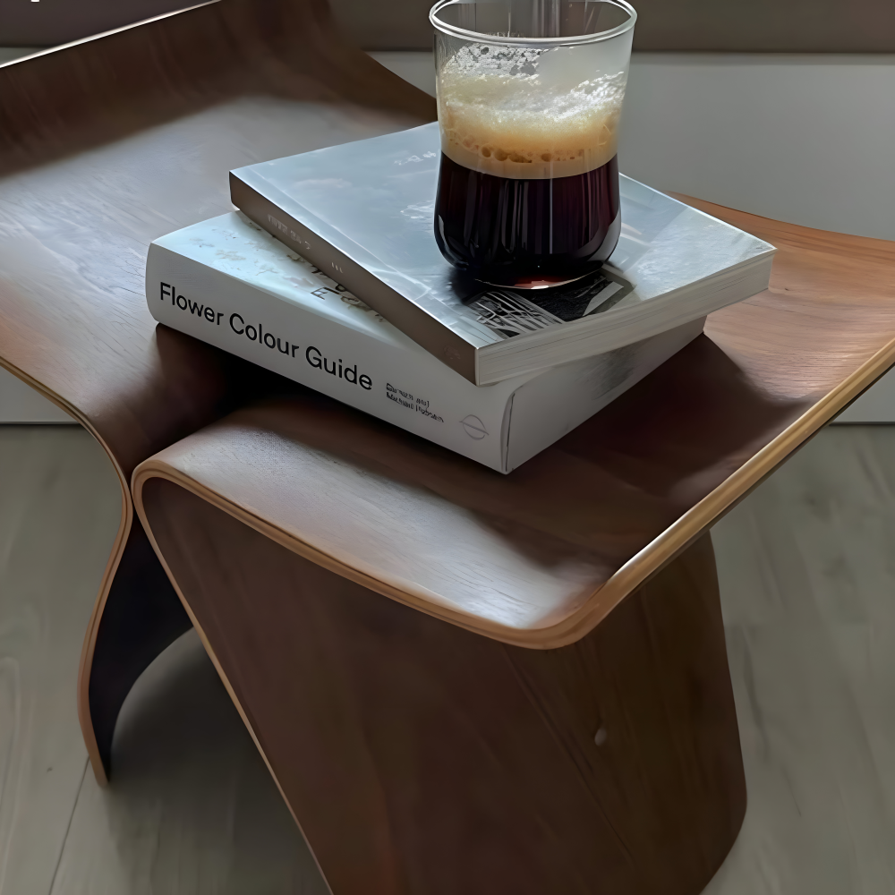 Handgefertigte Hocker – Elegante, von Zen inspirierte Hocker aus Holzl für Zuhause und Garten