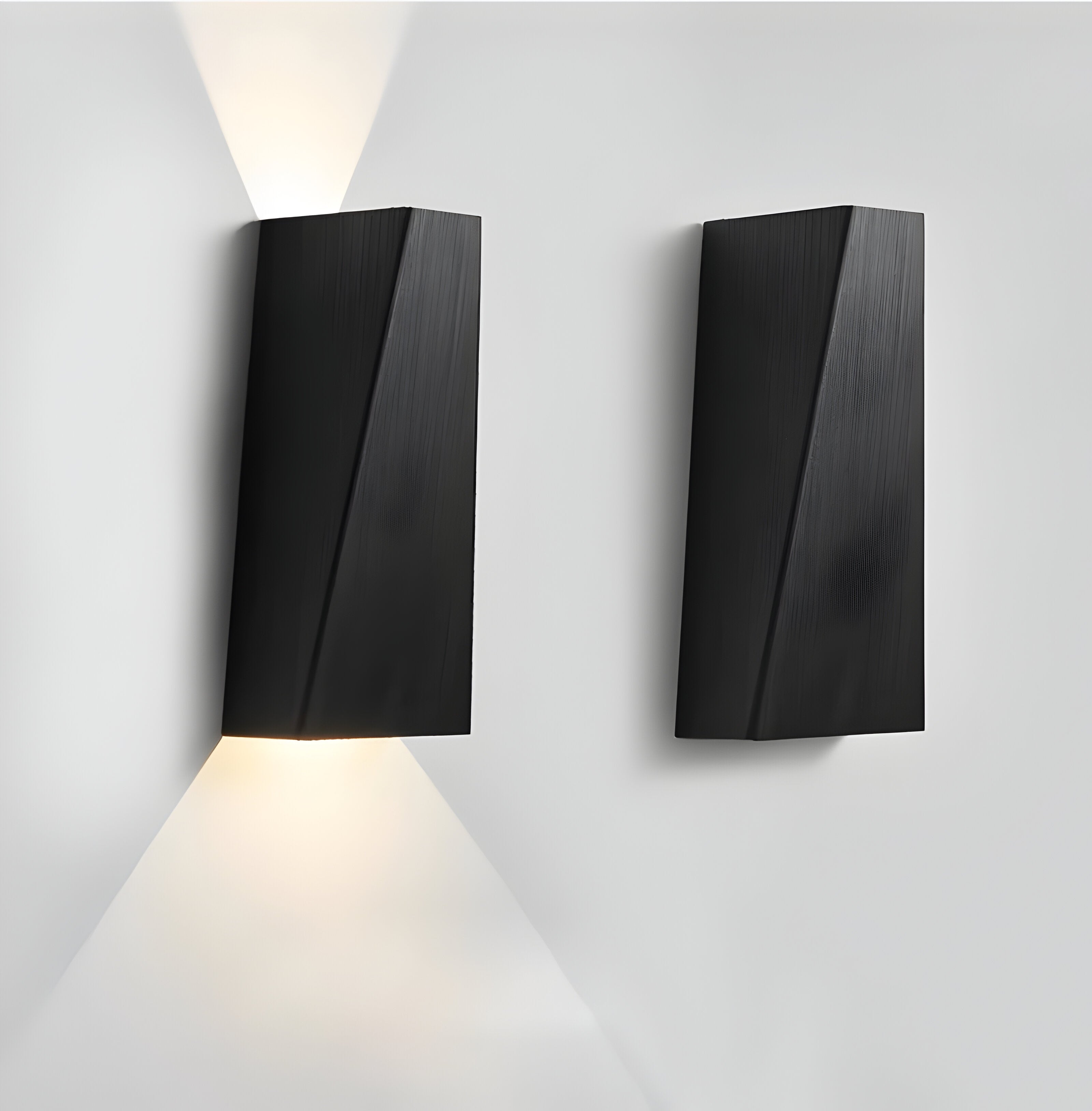 AlumiRay Wandleuchte - Minimalistische Trapezförmige Wandlampe - Up and Down Wall Lights LED