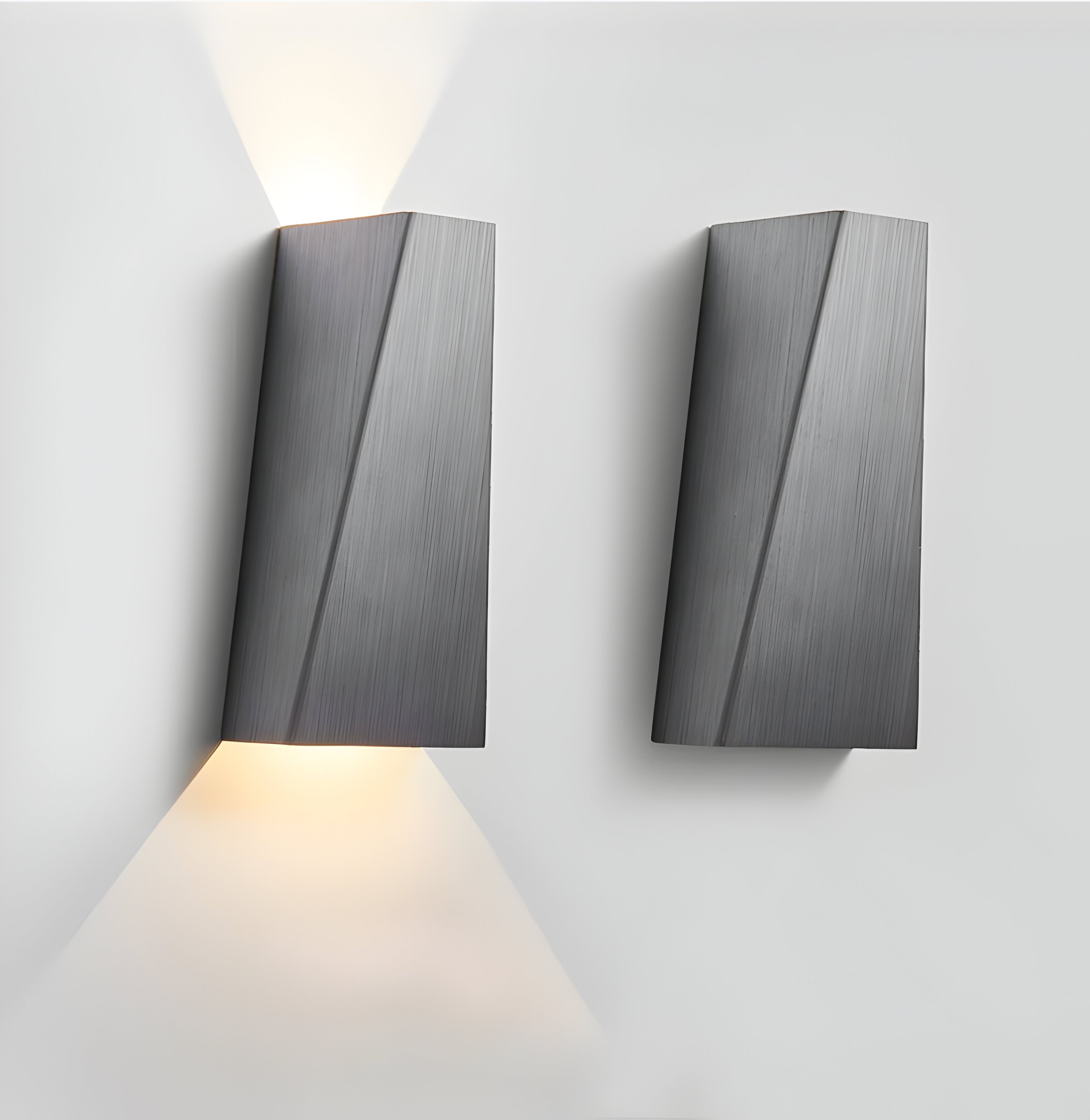 AlumiRay Wandleuchte - Minimalistische Trapezförmige Wandlampe - Up and Down Wall Lights LED