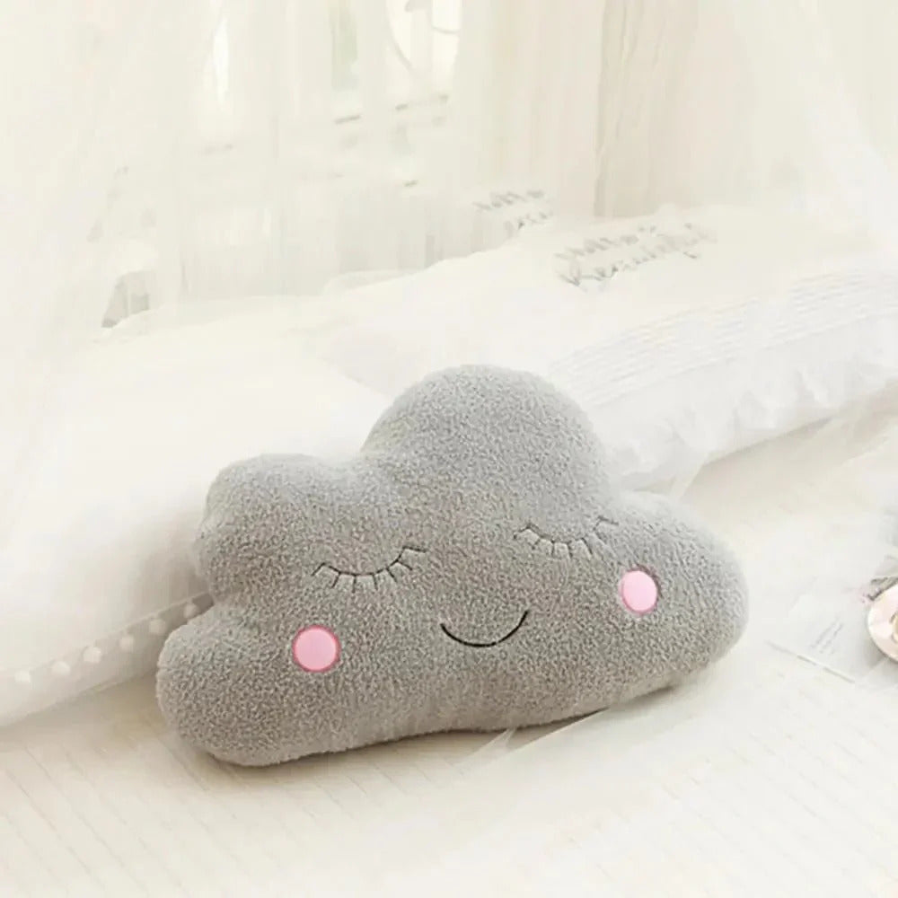 Bequemes Wolkenplüschkissen im niedlichen Cartoon Design für das Kinderzimmer