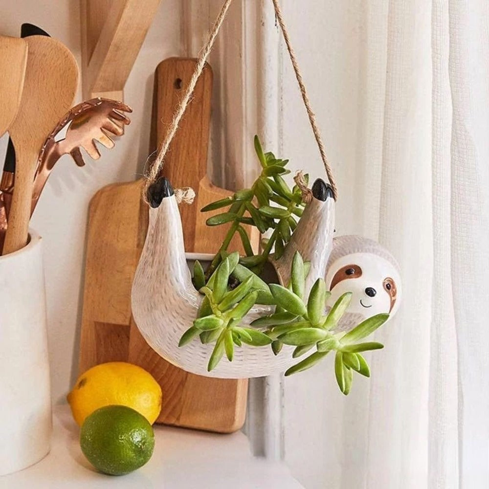 Handgefertigter Keramik Blumentopf mit Faultierdesign für Kreative Raumgestaltung
