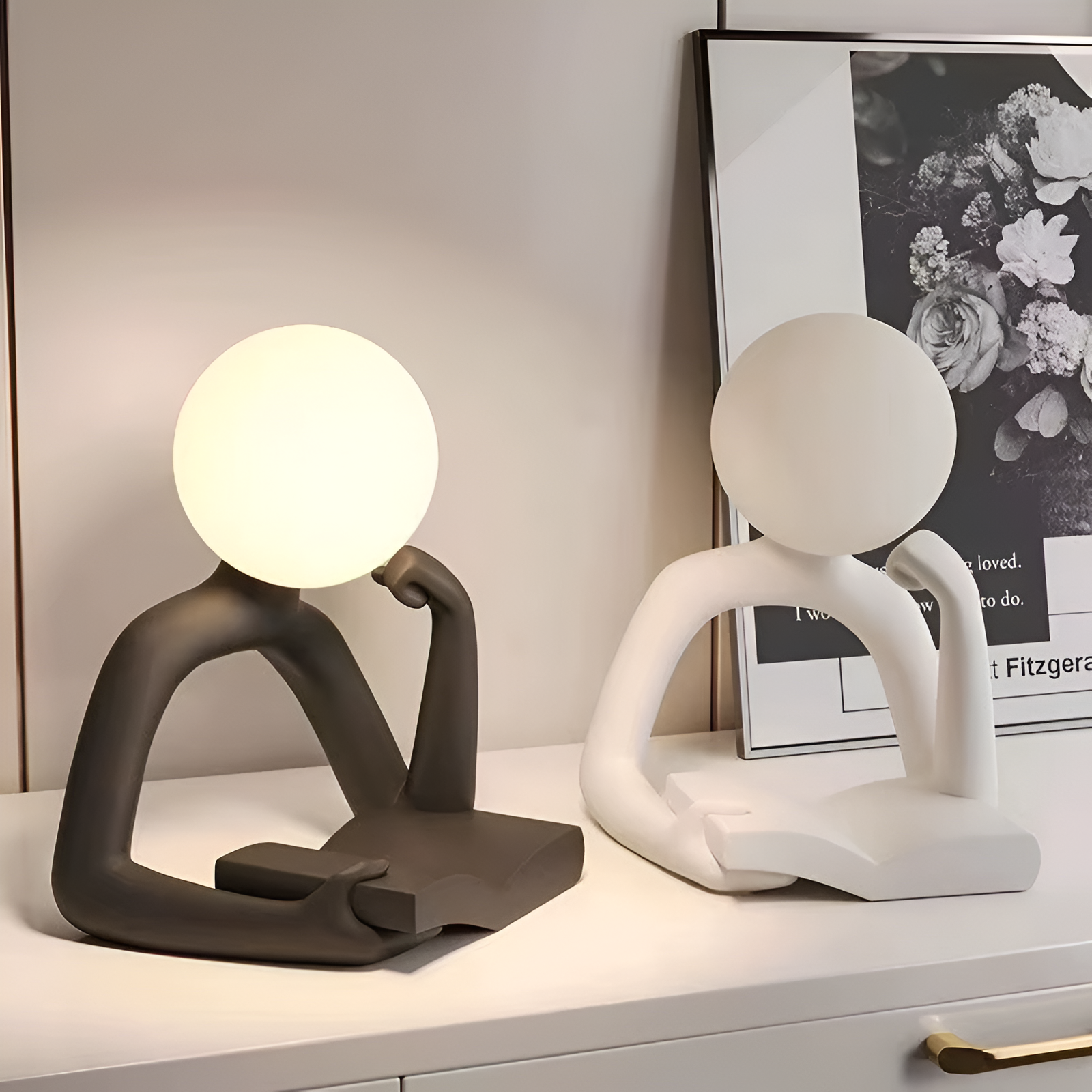 Thinker Moon - Ästhetisches Mond Denk Skulptur Tischlampe