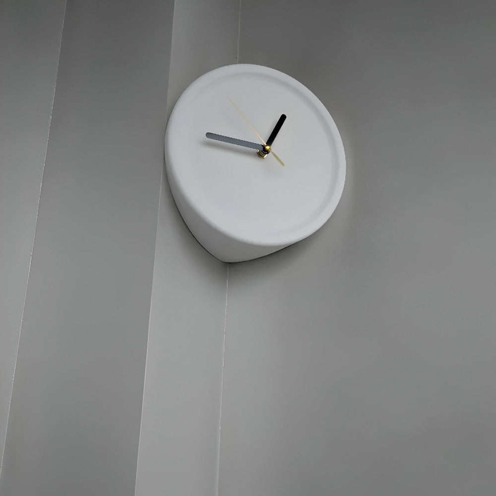 Minimalistische Eckwanduhr 30 cm – Lautlos, Modern für Schlafzimmer & Wohnzimmer