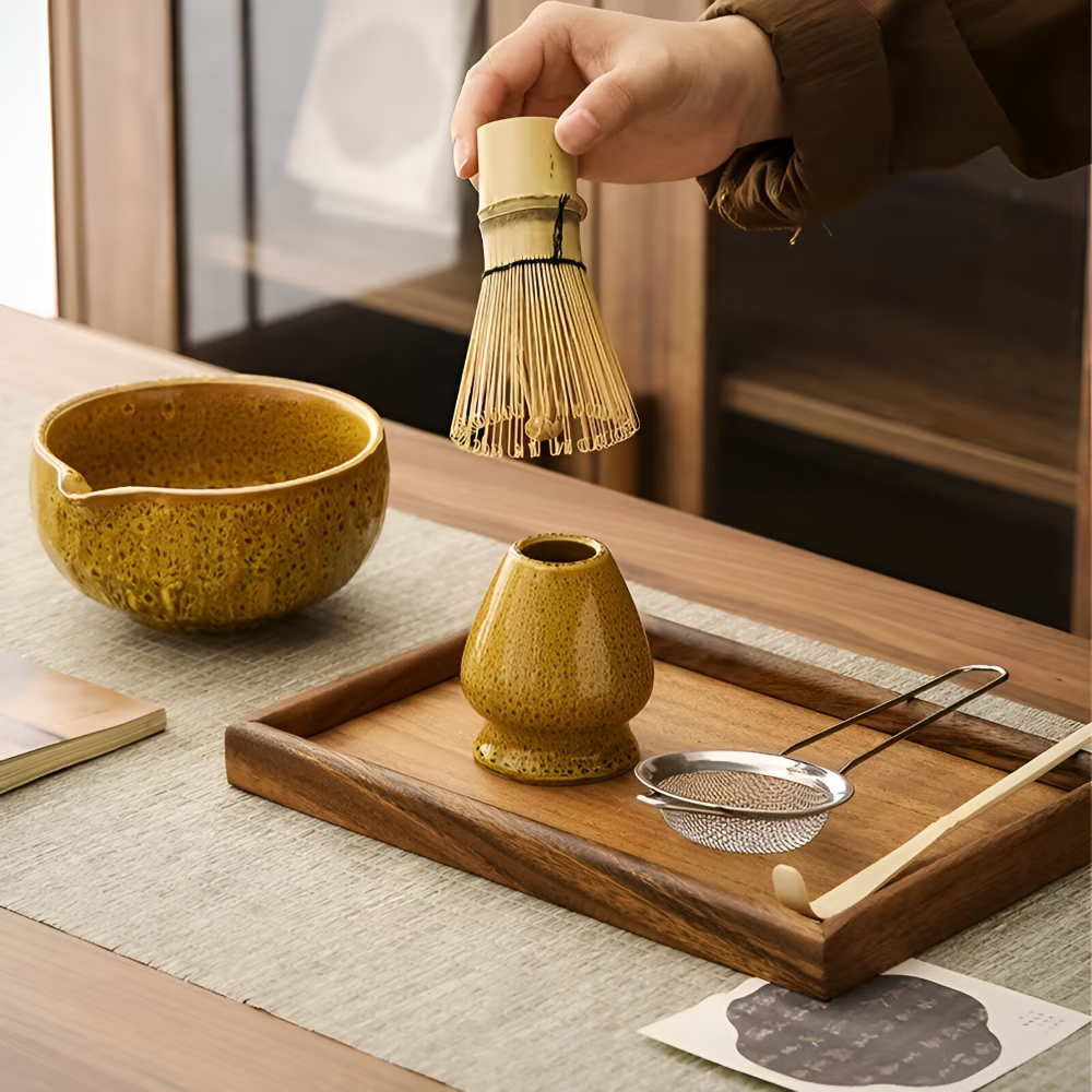 Authentisches Japanisches Tee-Set für Matcha – 5-tlg. Zubehör mit handgefertigter Keramikschale, Sieb & Bambuslöffel