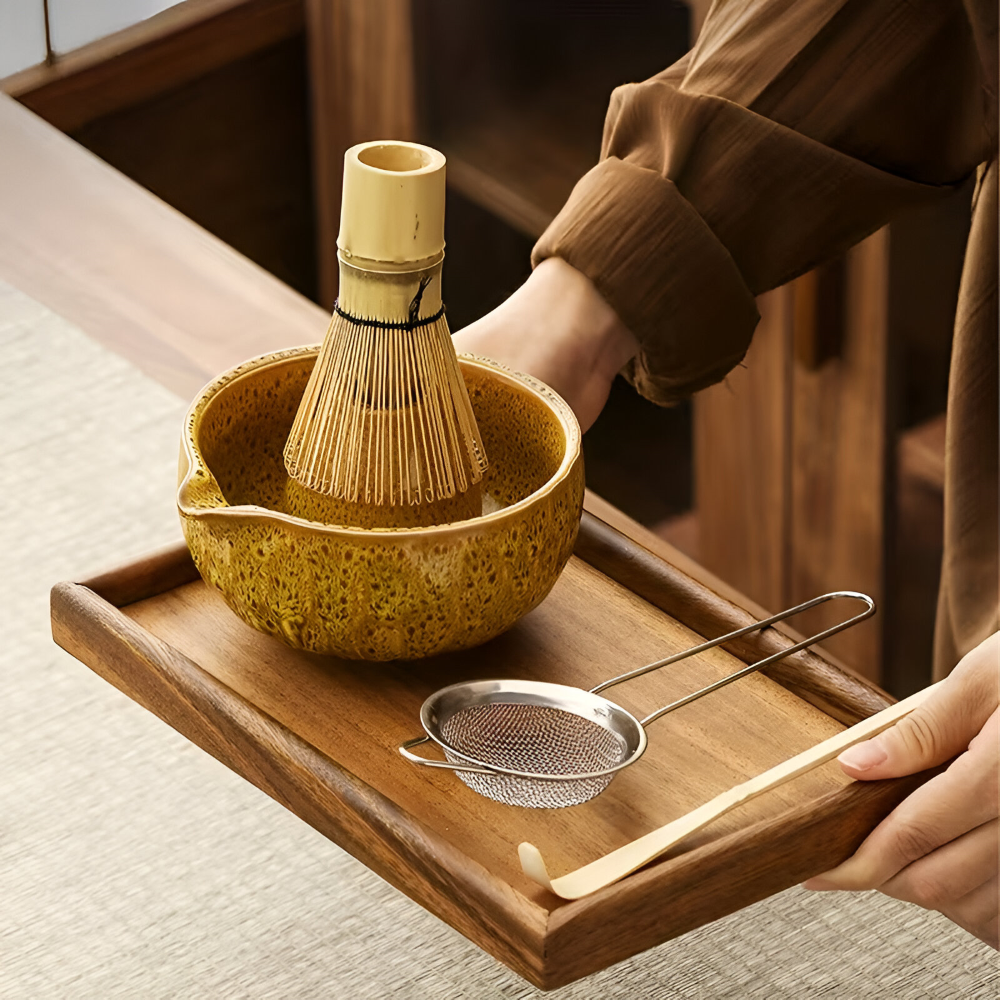 Authentisches Japanisches Tee-Set für Matcha – 5-tlg. Zubehör mit handgefertigter Keramikschale, Sieb & Bambuslöffel