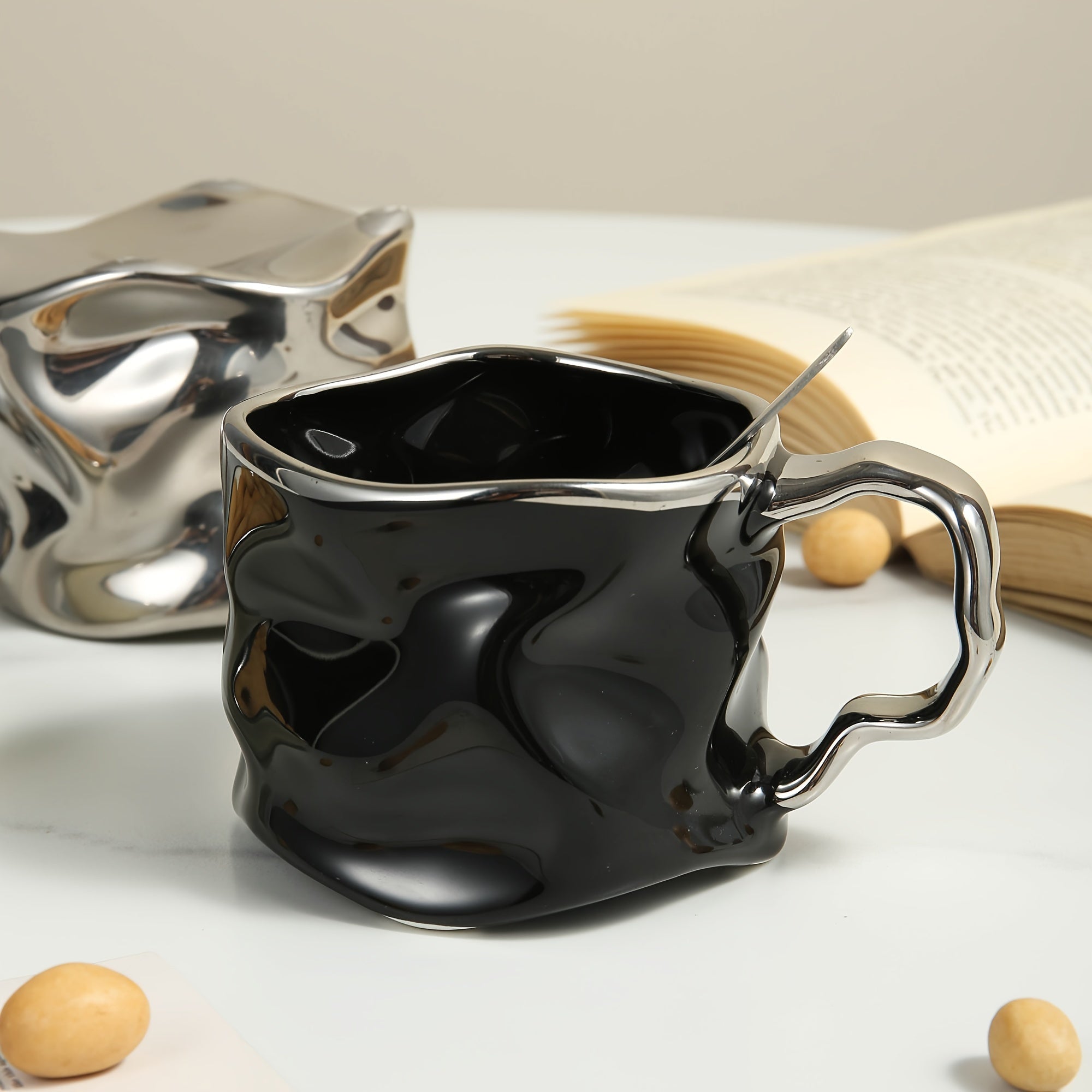 Kreative Keramiktasse - Zerknittertes Design in Schwarz und Silbergrau für Büro und Zuhause 6