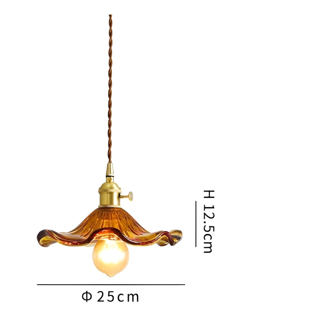 Lebendige Glas Pendelleuchte mit Kupferakzenten - Elegante Wohnkultur