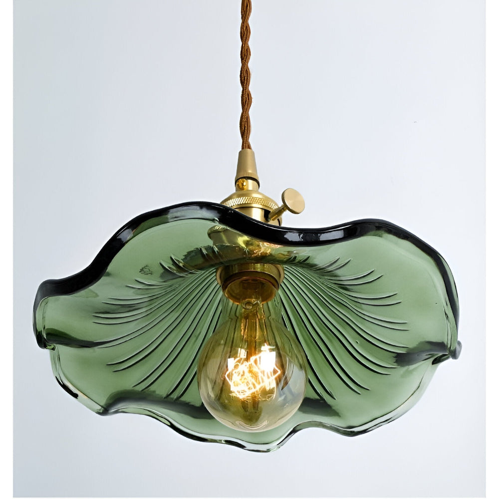 Lebendige Glas Pendelleuchte mit Kupferakzenten - Elegante Wohnkultur