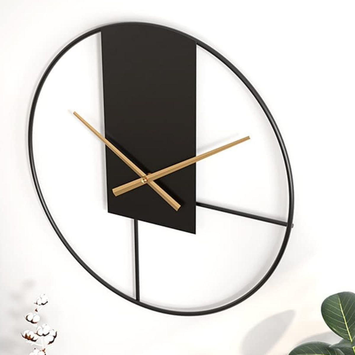 Luna Wanduhr Modern | Eleganter Schwarz-Runder Rahmen mit Goldenen Akzenten 4