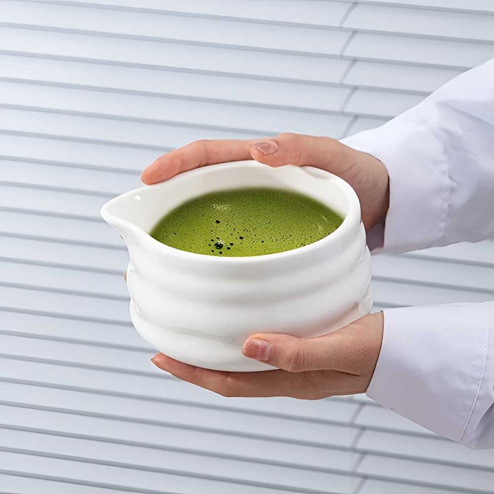 Matcha Tee Set Weiß 5-teilig - Keramik Schale 460ml, Bambus Besen (Chasen), Halter & Sieb - Japanisches Design