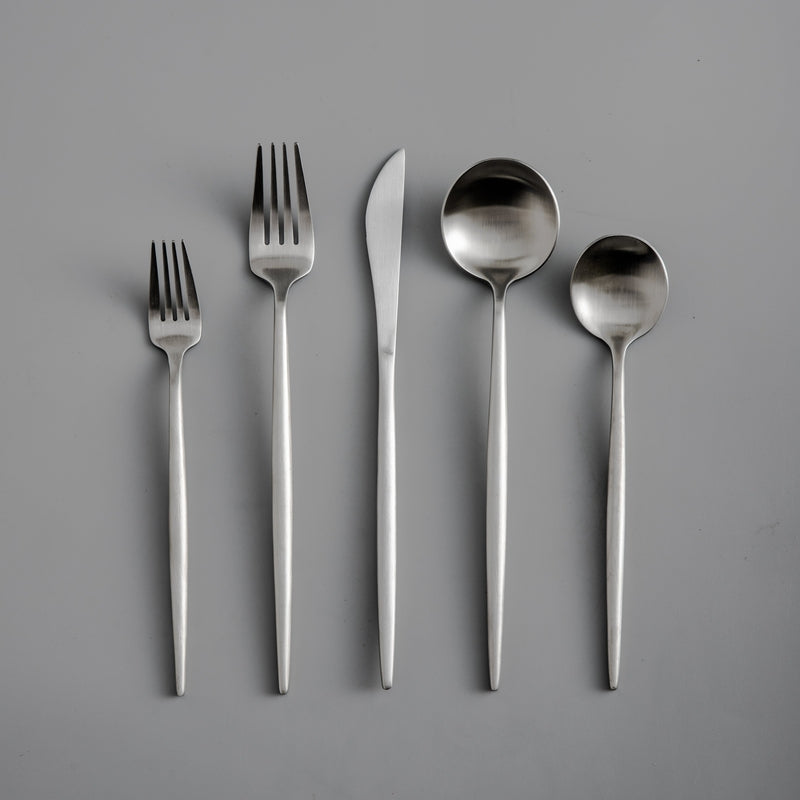 Minimalistisches Besteckset - Hochwertiger Edelstahl Gold für Elegante Anlässe 11