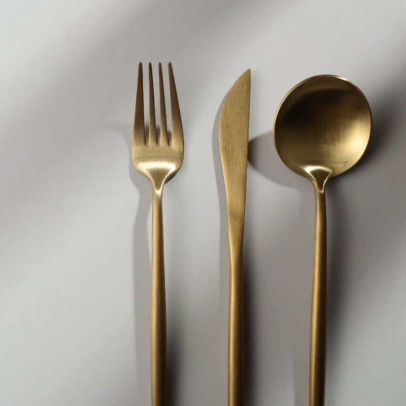 Minimalistisches Besteckset - Hochwertiger Edelstahl Gold für Elegante Anlässe 5