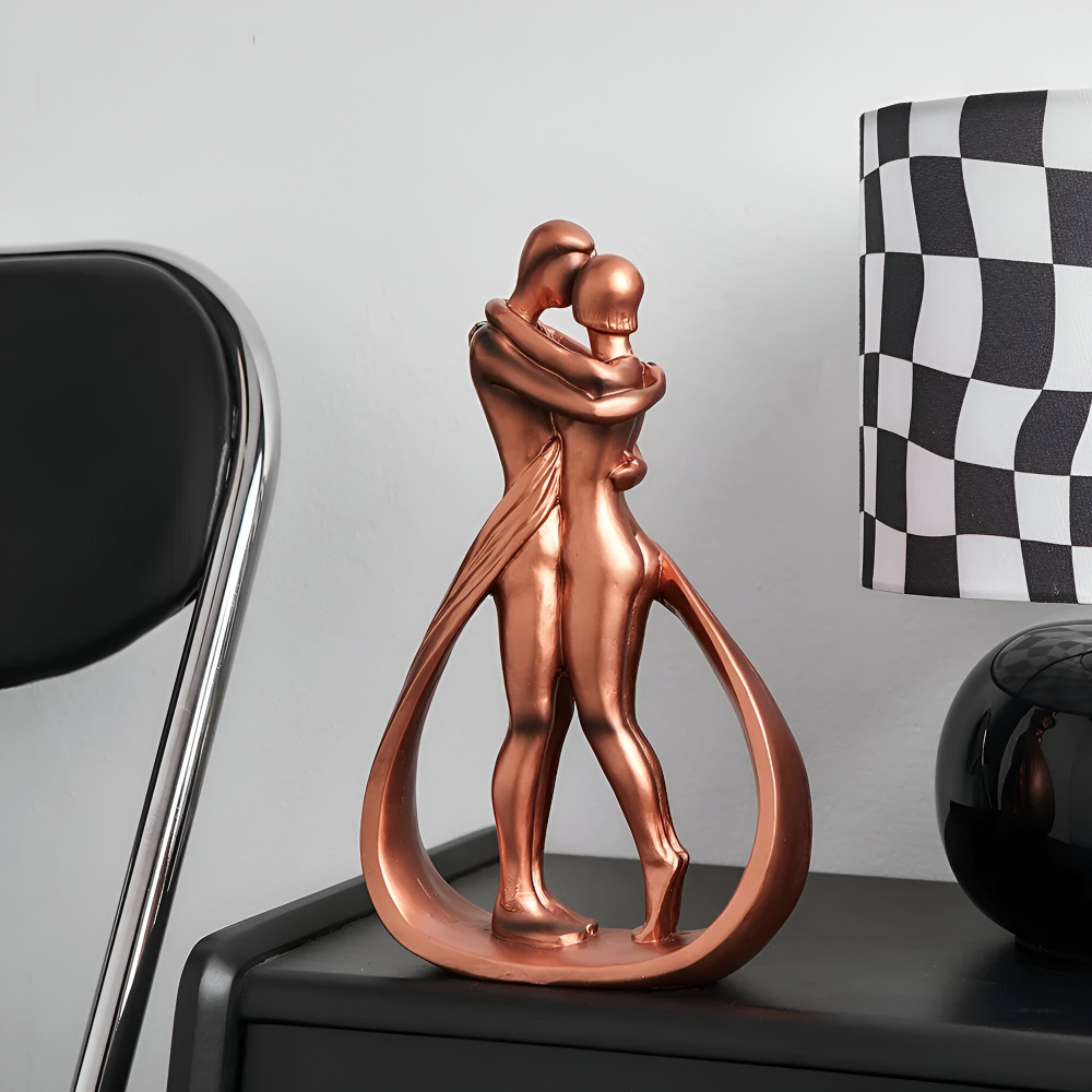 Moderne Harz Pärchenfigur - Umarmende und Küssende  Liebes Dekofiguren