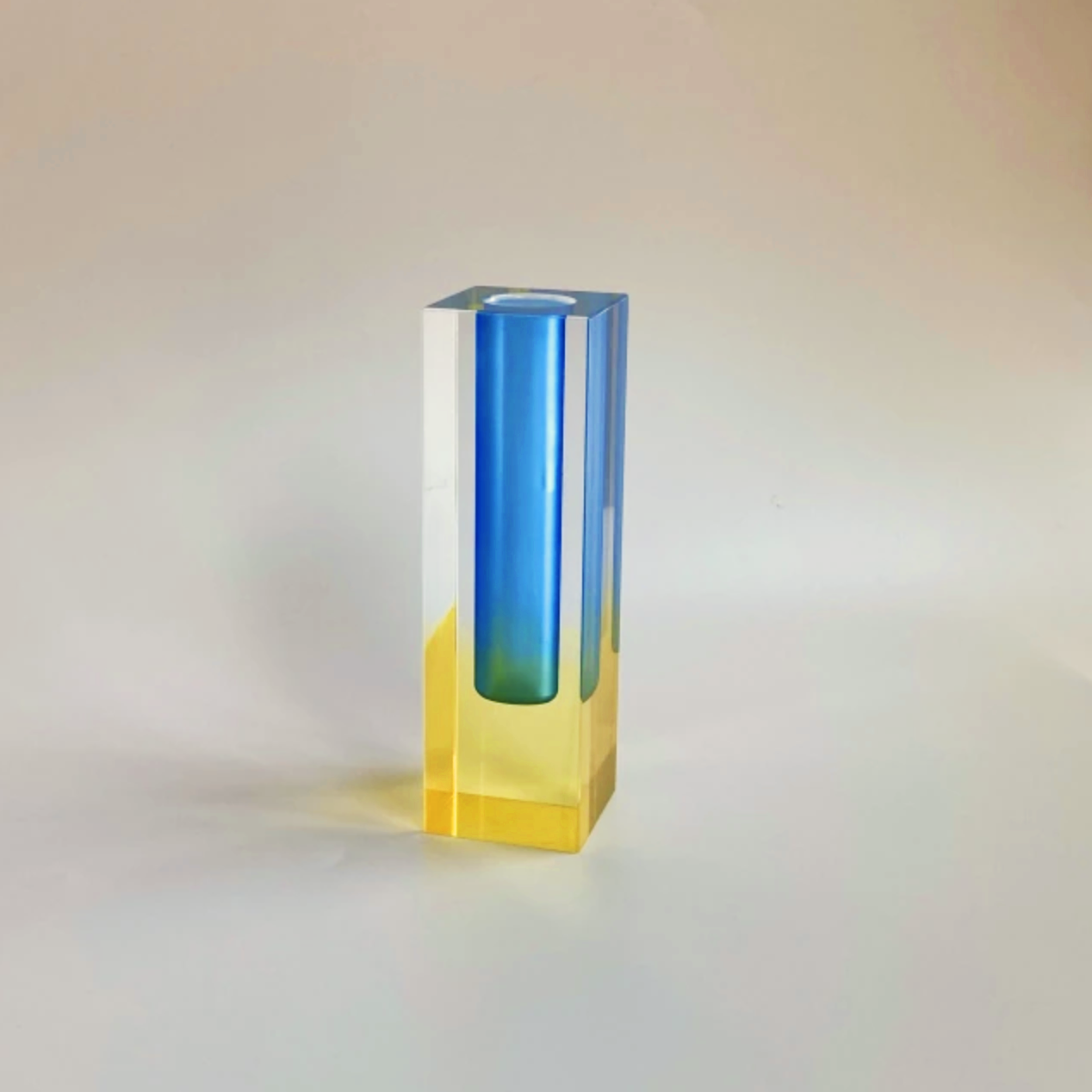 Moderne Prisma-Acrylvase - Regenbogenfarben Zylinder für Kreative Blumenarrangements 17