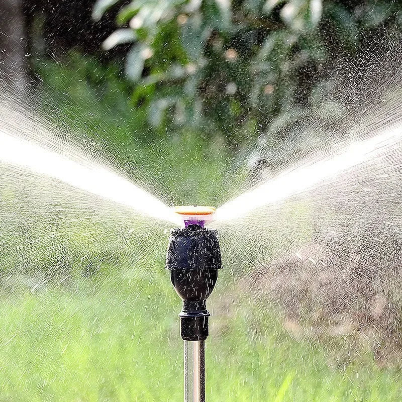 360° Gartensprinkler mit Stativ – Rotierender Rasensprenger mit teleskopischem Dreibein für Garten, Rasen & Bewässerung