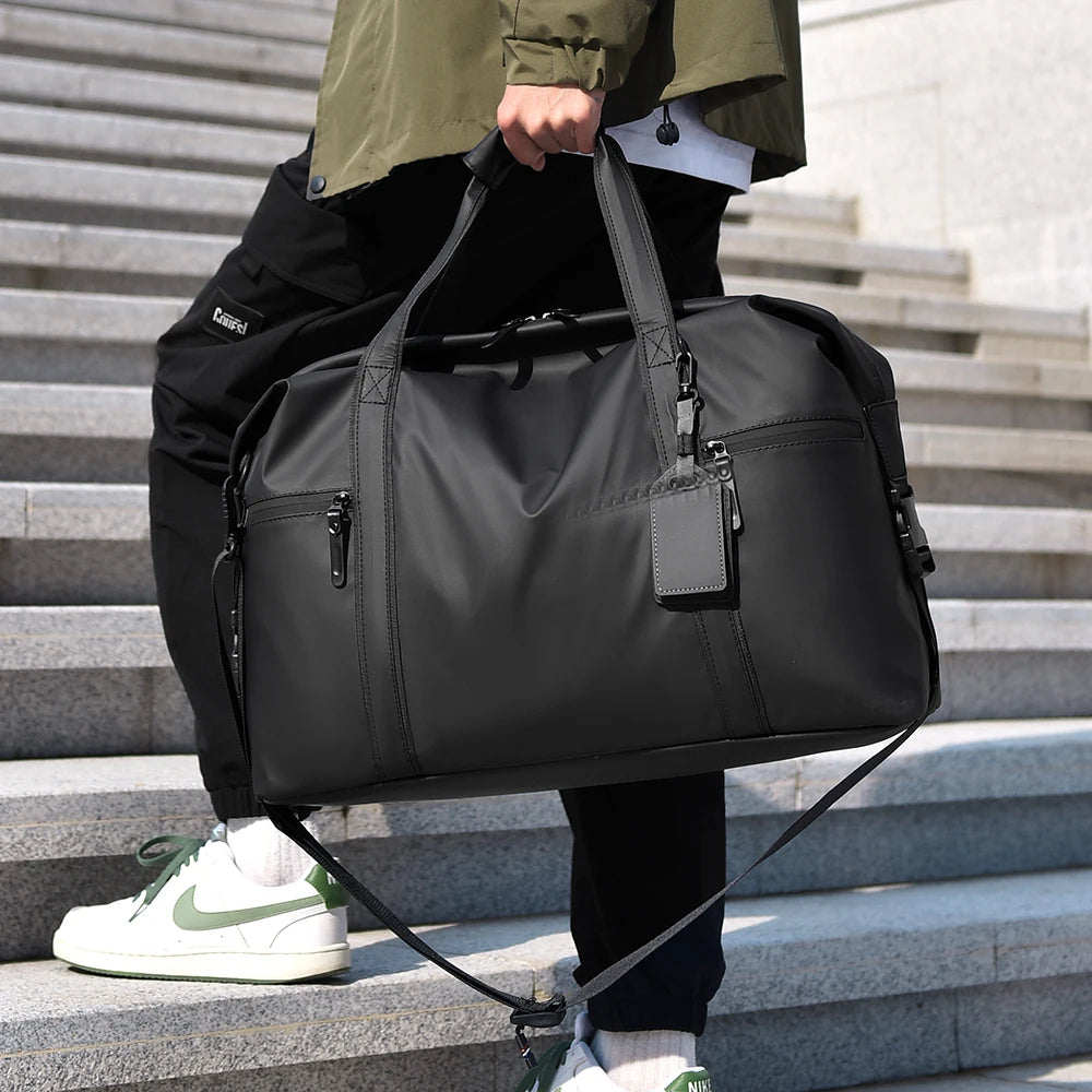 Sportliche PU Sporttasche - Elegante Schwarze Fitness- und Reisetasche mit Verstellbarem Schultergurt 4
