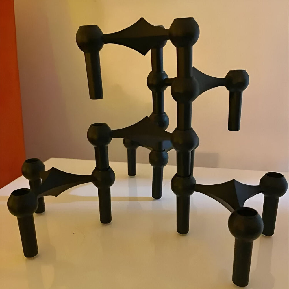 Stilvolle Silberne Kerzenhalter aus Metall - Skandinavischer Design Kerzenhalter für Zeitgenössische Innenräume