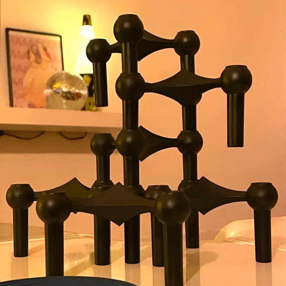 Stilvolle Silberne Kerzenhalter aus Metall - Skandinavischer Design Kerzenhalter für Zeitgenössische Innenräume