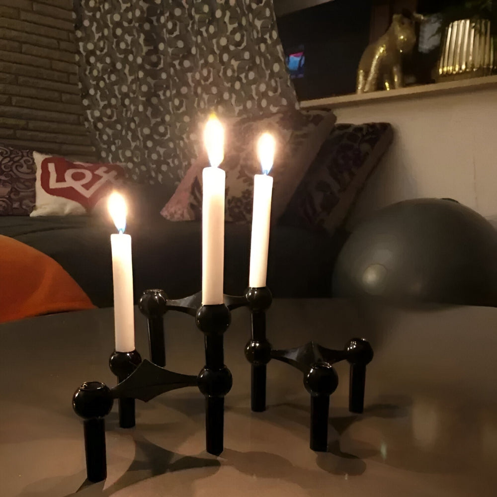 Stilvolle Silberne Kerzenhalter aus Metall - Skandinavischer Design Kerzenhalter für Zeitgenössische Innenräume