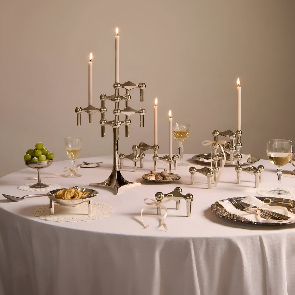 Stilvolle Silberne Kerzenhalter aus Metall - Skandinavischer Design Kerzenhalter für Zeitgenössische Innenräume