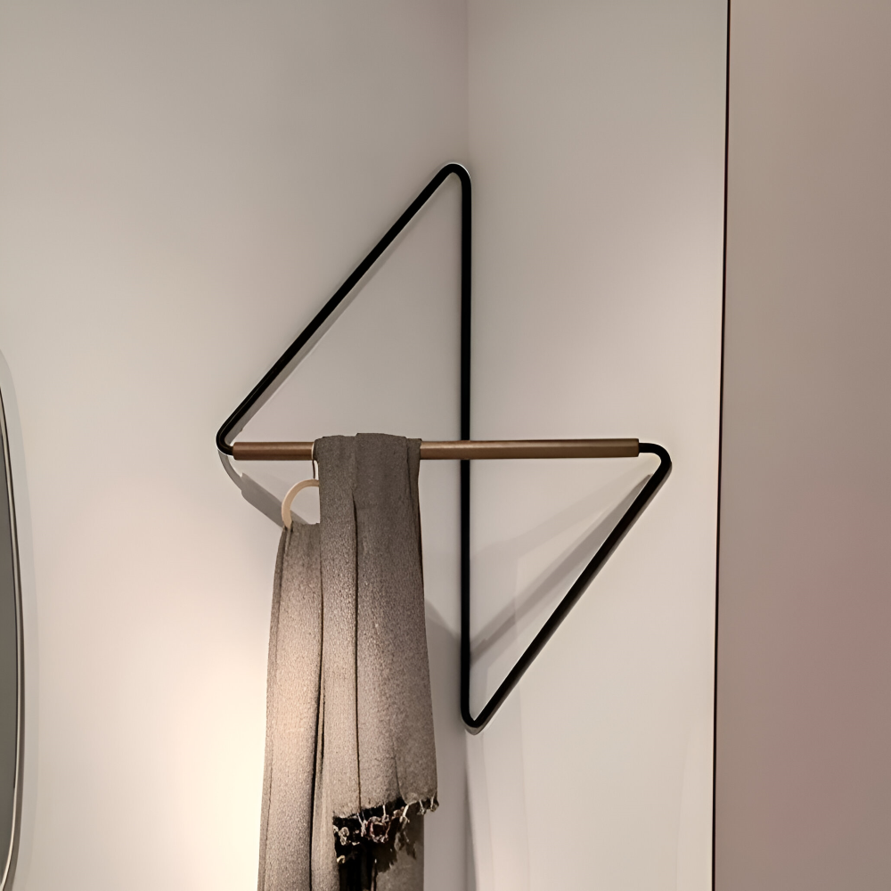 Triad Garderobenständer -  Geometrische Mehrzweck Garderobe aus Metall