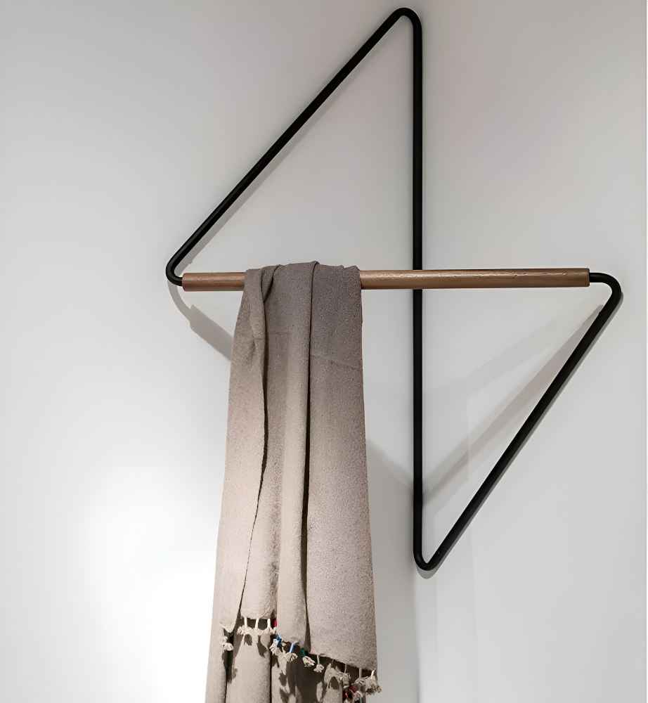 Triad Garderobenständer -  Geometrische Mehrzweck Garderobe aus Metall