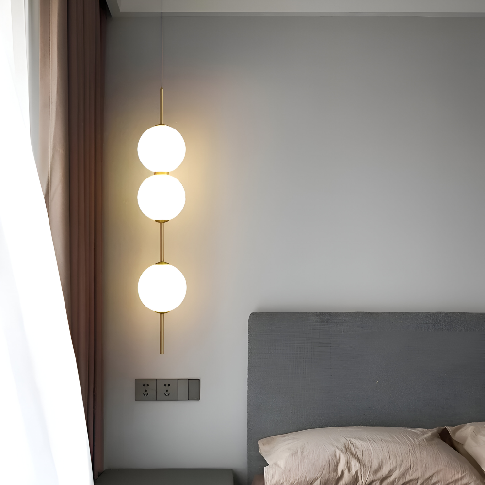 VertiGlobe Pendelleuchte - Vertical String mit Milchglaskugel Design Hängelampe