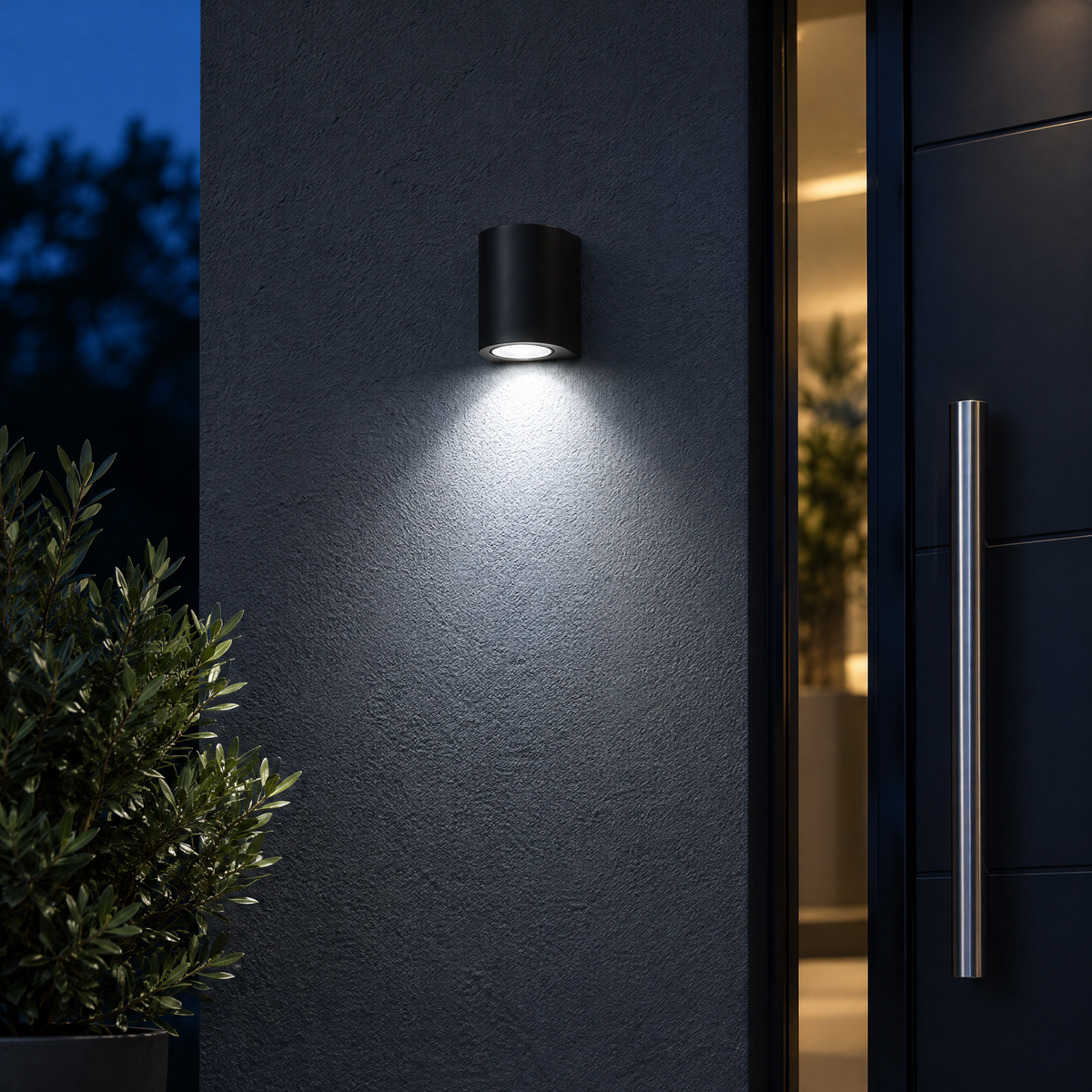 Außenlampe halbrund 3 W schwarz mit kaltweißem Licht nach unten