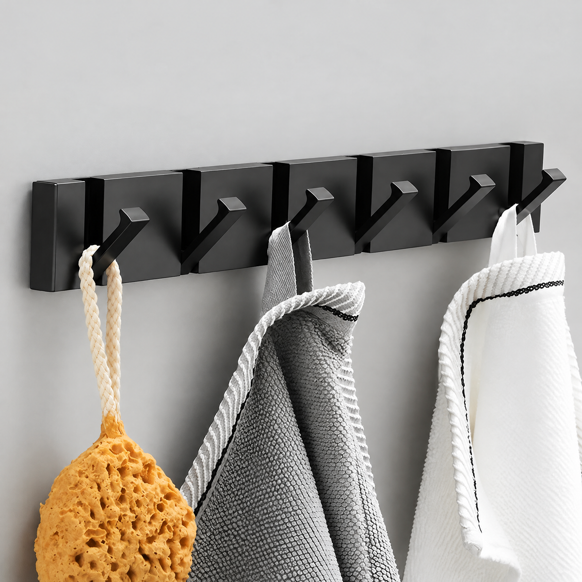 Wandgarderobe mit 6 Haken in Schwarz