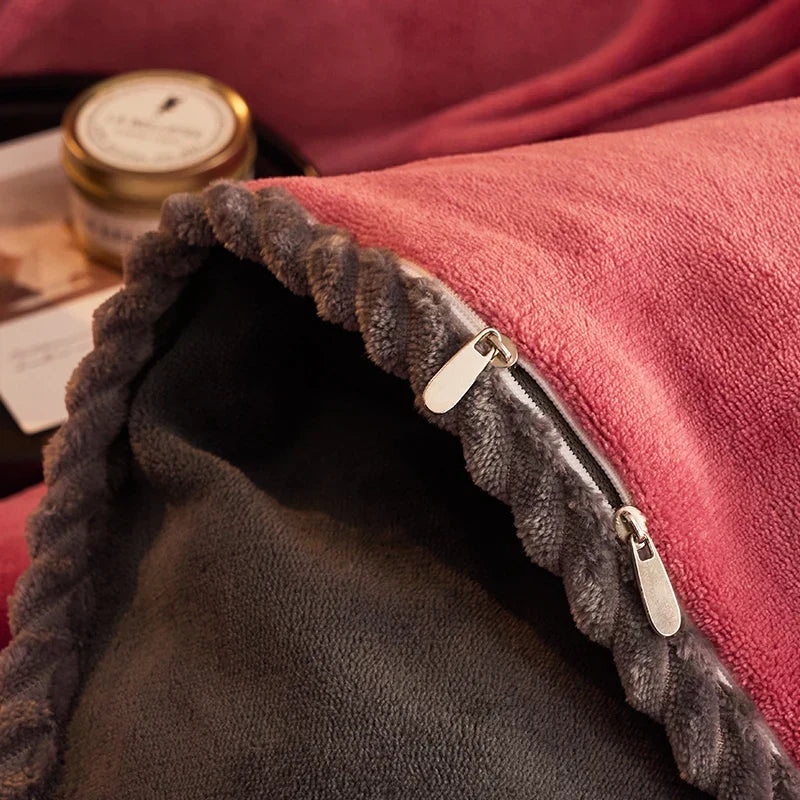 Bezug in Rosa mit grauer Rückseite, Kordelkante und Reißverschluss