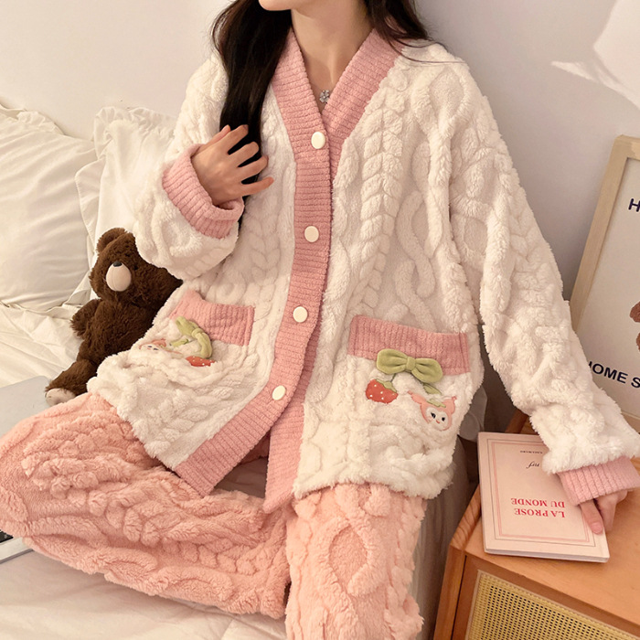 Flanell Pyjama Damen in Creme und Hellrosa mit rosa Taschen mit Schleife und hellrosa Hose