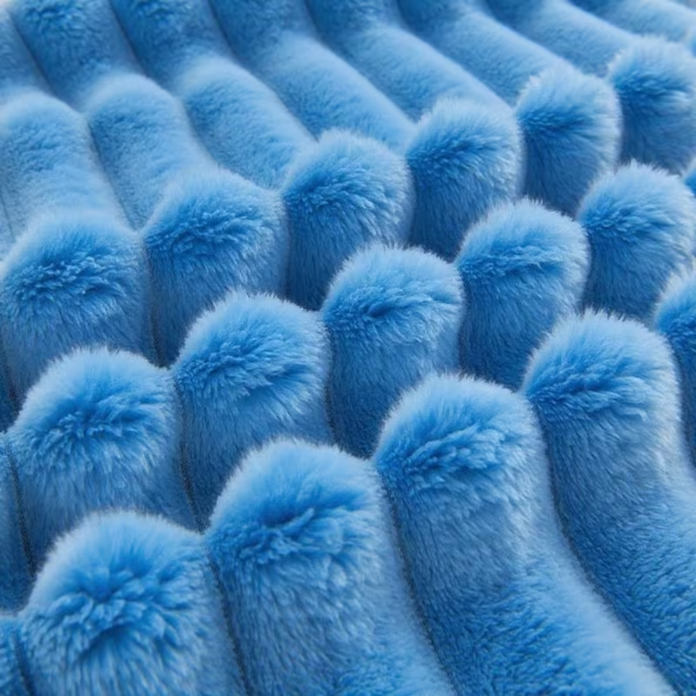 Nahaufnahme der blauen Rippen der flauschigen Decke