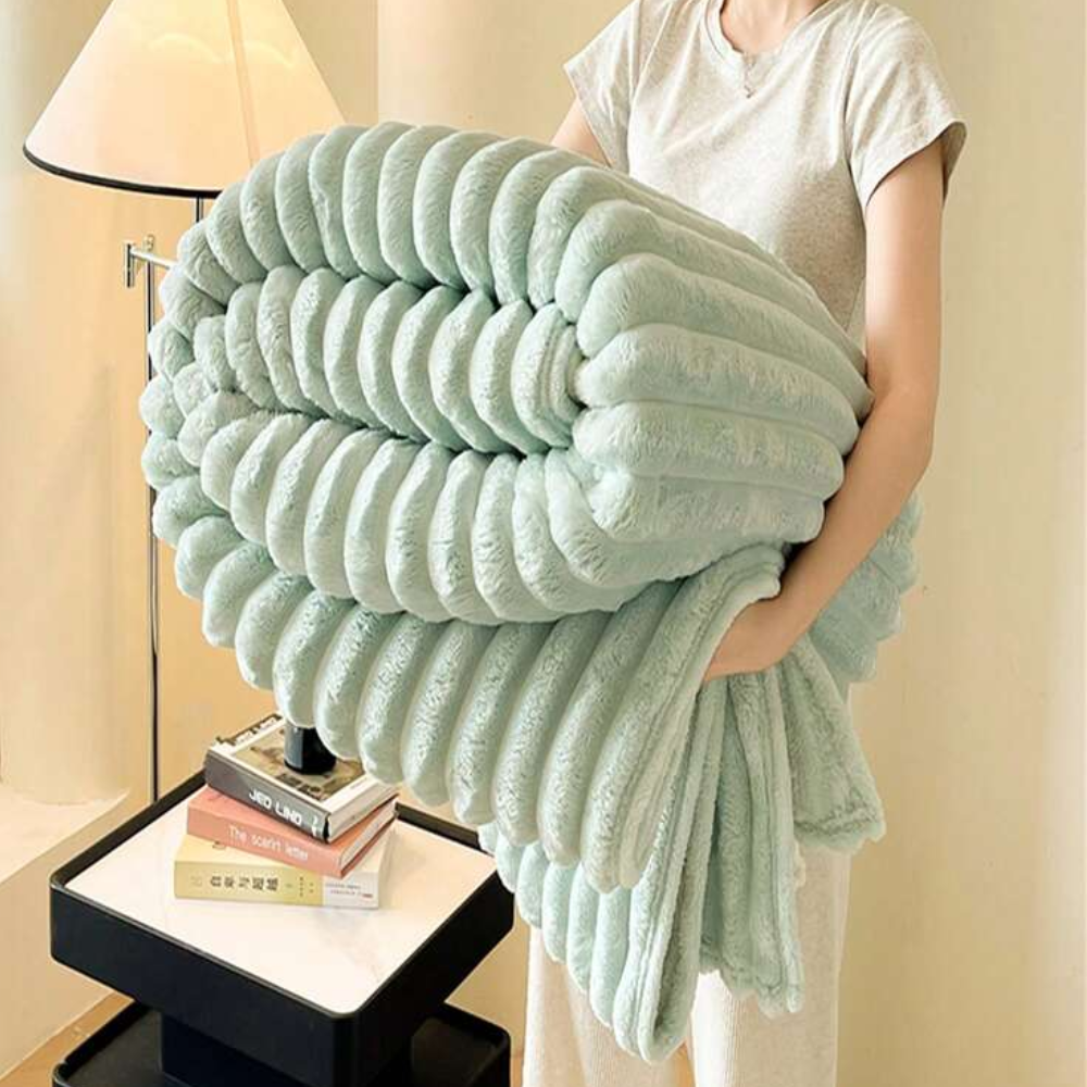 Kuscheldecke aus Kunstfell mit Rippenstruktur, Farbe: Mintgrün